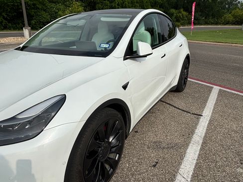 Used 2022 Tesla Model Y Performance AWD/4WD image 2