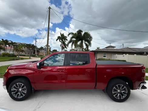 Used 2024 Chevrolet Silverado 1500 LT AWD/4WD image 2