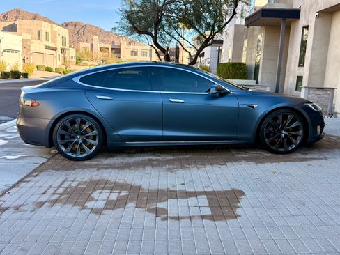 Used 2020 Tesla Model S Long Range Plus image 4
