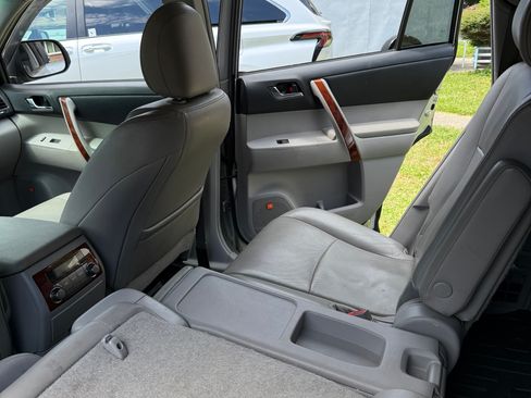 Used 2013 Toyota Highlander Limited image 15