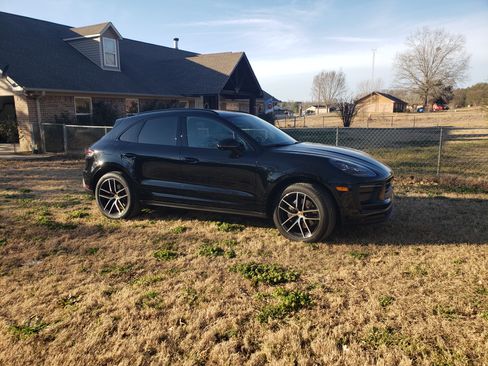 Used 2025 Porsche Macan image 17