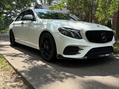 Used 2017 Mercedes-Benz E 300 4MATIC image 5