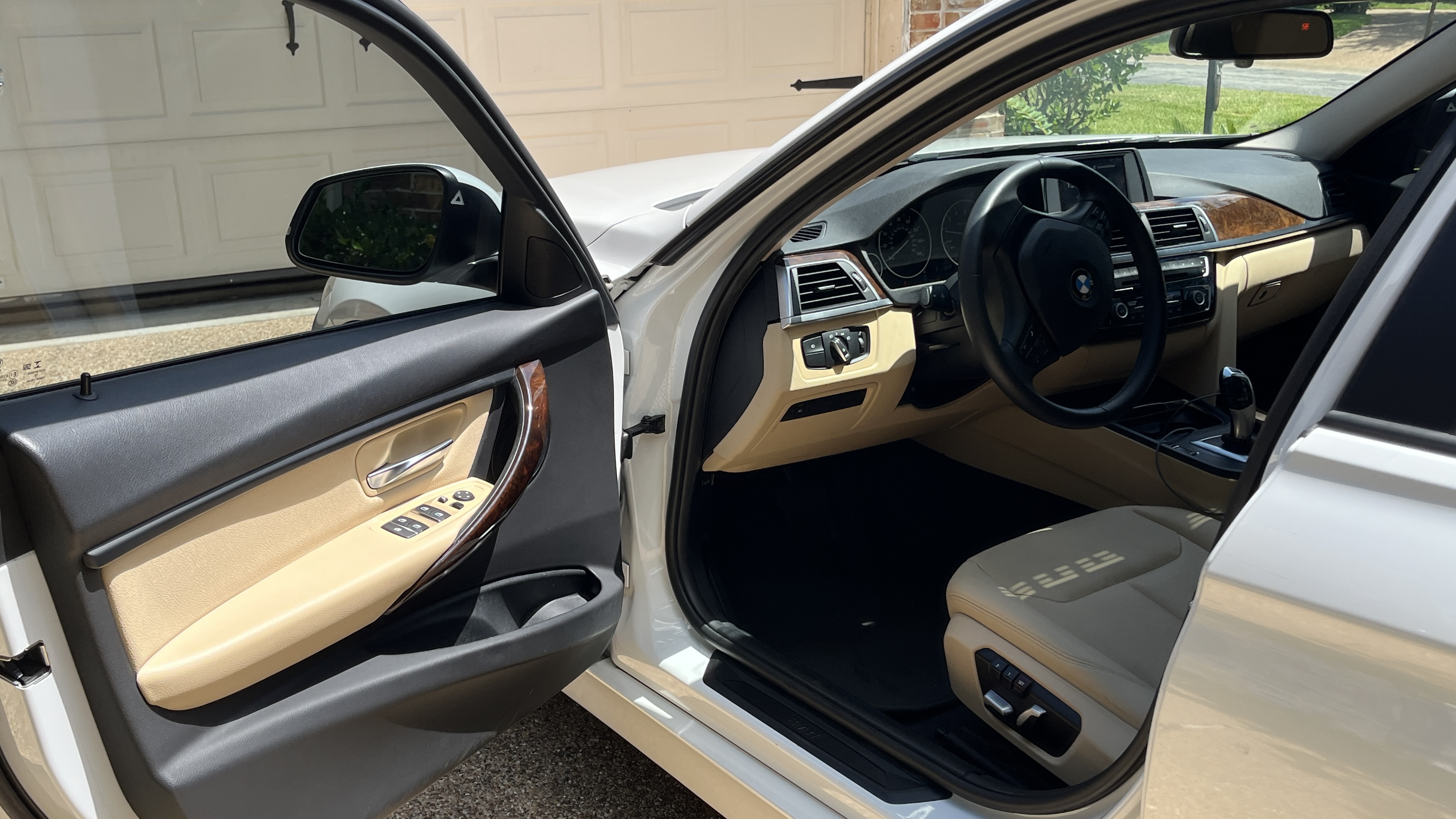 Used 2018 BMW 320i Sedan w/ Convenience Package RWD image 2