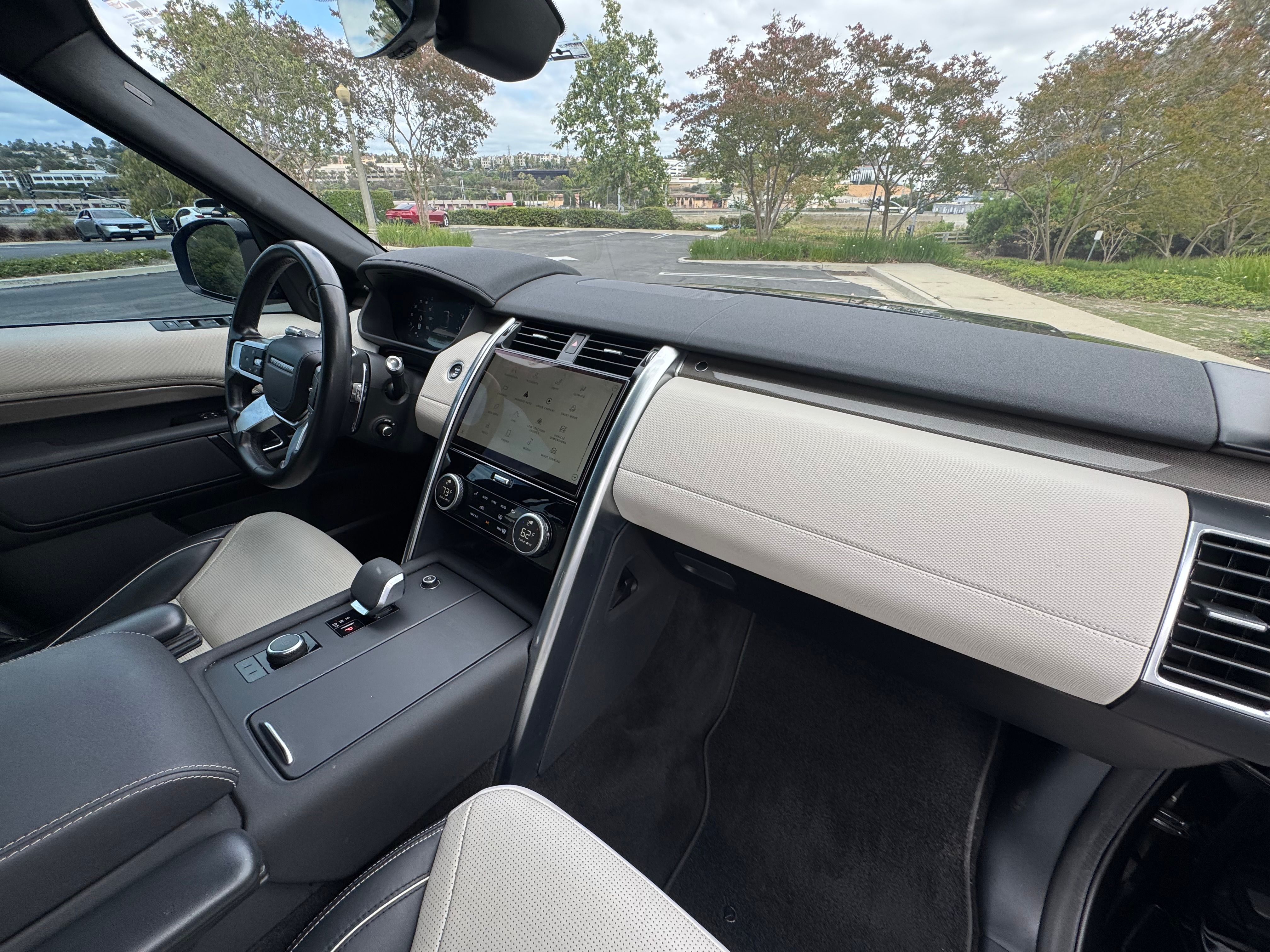 Used 2022 Land Rover Discovery HSE R-Dynamic AWD/4WD image 19
