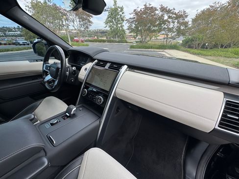 Used 2022 Land Rover Discovery HSE R-Dynamic AWD/4WD image 19