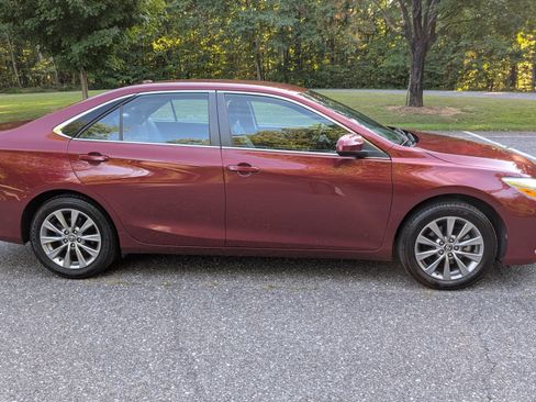 Used 2017 Toyota Camry XLE image 4