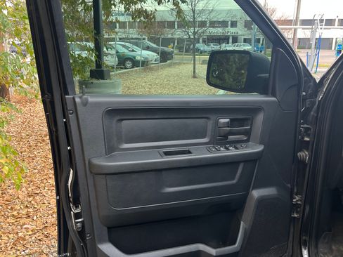 Used 2017 RAM 1500 Express w/ Black Ram 1500 Express Group image 12