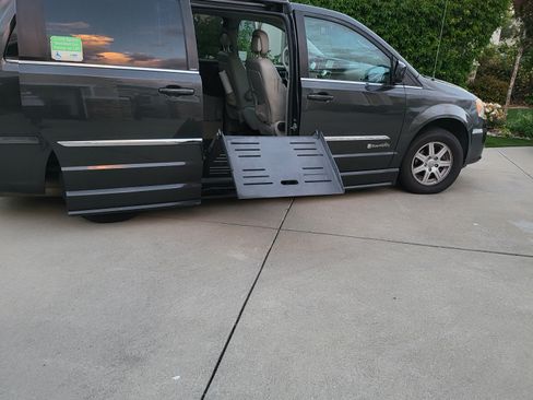 Used 2012 Chrysler Town & Country Touring w/ Entertainment Group #1 image 4