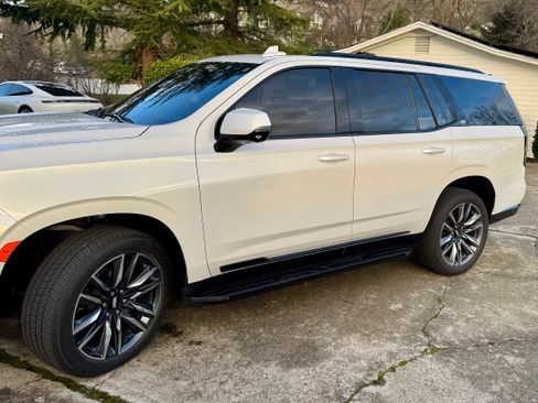 Used 2022 Cadillac Escalade Sport image 2