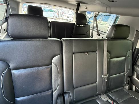 Used 2020 Chevrolet Suburban LT RWD image 11
