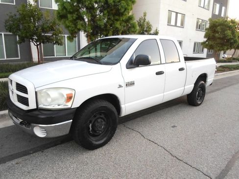 Used 2007 Dodge Ram 2500 Truck ST image 2