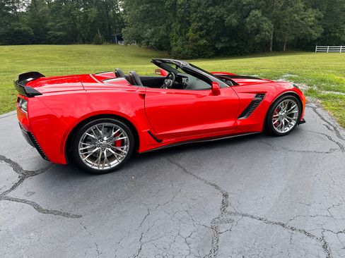 Used 2015 Chevrolet Corvette Z06 w/ 3LZ Preferred Equipment Group RWD image 18