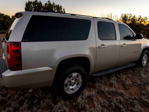 Used 2013 Chevrolet Suburban LT image 15