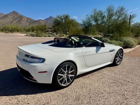 Used 2013 Aston Martin V8 Vantage Roadster image 6