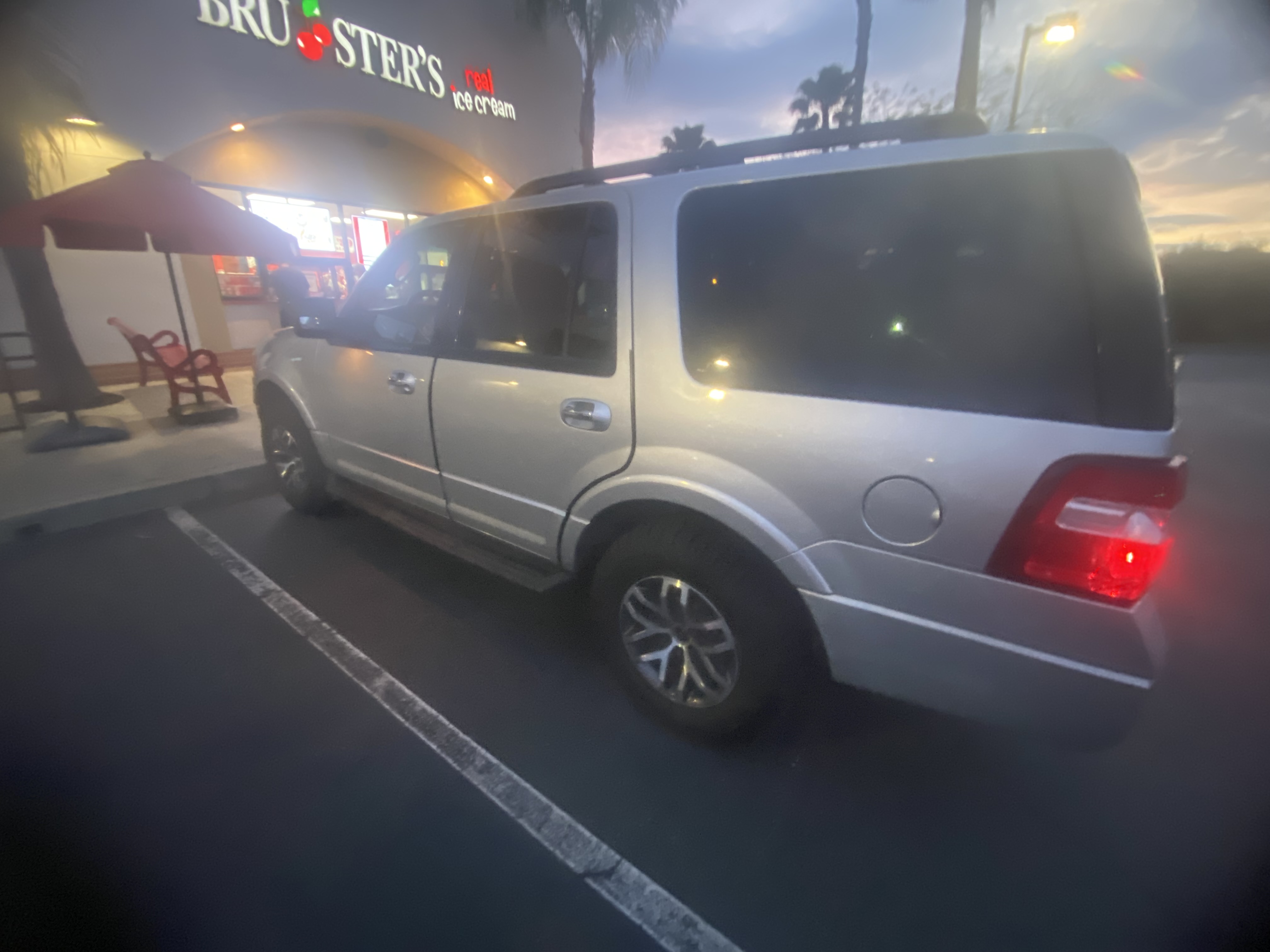 Used 2010 Ford Expedition XLT AWD/4WD image 4