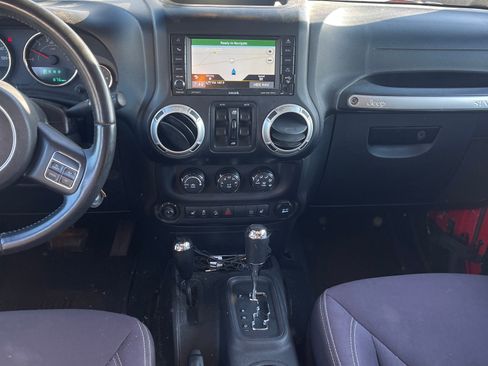 Used 2014 Jeep Wrangler Unlimited Sahara w/ Dual Top Group AWD/4WD image 12