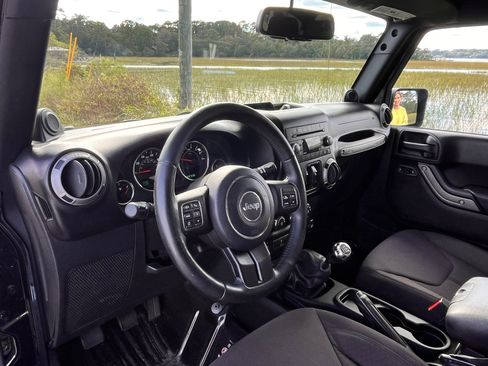 Used 2013 Jeep Wrangler Unlimited Sport image 10