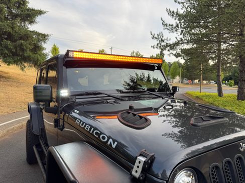 Used 2010 Jeep Wrangler Unlimited Rubicon w/ Dual Top Group AWD/4WD image 8