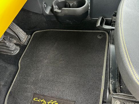 Used 2013 smart fortwo passion image 22