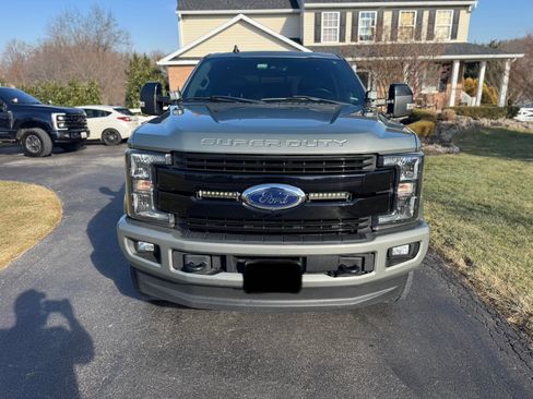 Used 2019 Ford F250 Lariat w/ Lariat Ultimate Package image 4