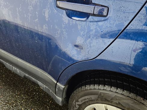 Used 2011 Subaru Outback 2.5i image 17