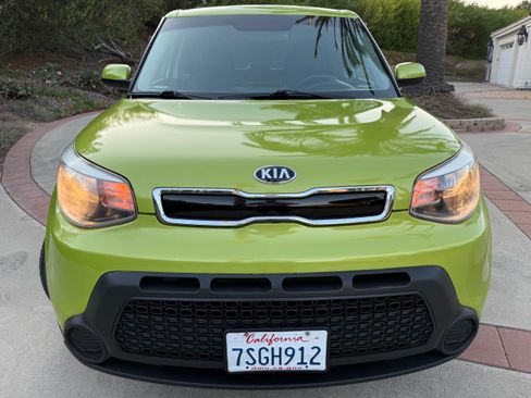 Used 2015 Kia Soul + FWD image 2
