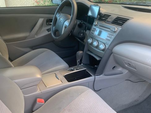 Used 2011 Toyota Camry LE image 9