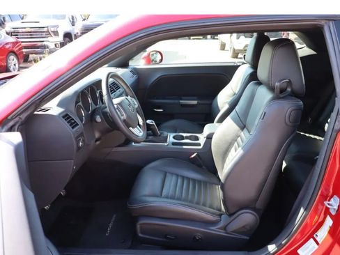 Used 2012 Dodge Challenger R/T image 9