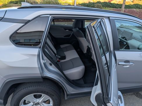 Used 2021 Toyota RAV4 XLE image 14