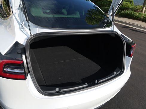 Used 2020 Tesla Model 3 Standard Range Plus image 9