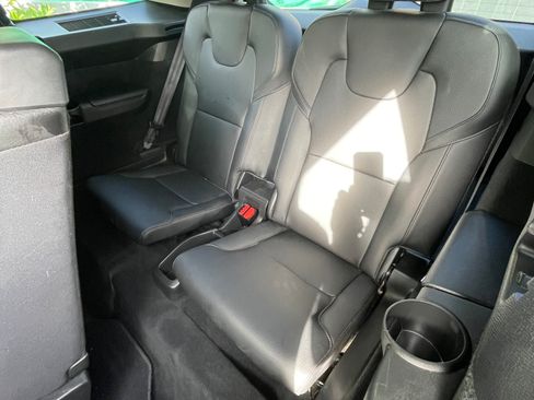 Used 2018 Volvo XC90 T5 Momentum w/ Convenience Package image 11