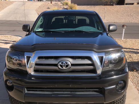 Used 2010 Toyota Tacoma PreRunner image 2