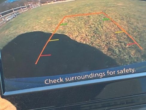 Used 2018 Nissan Rogue SV image 18