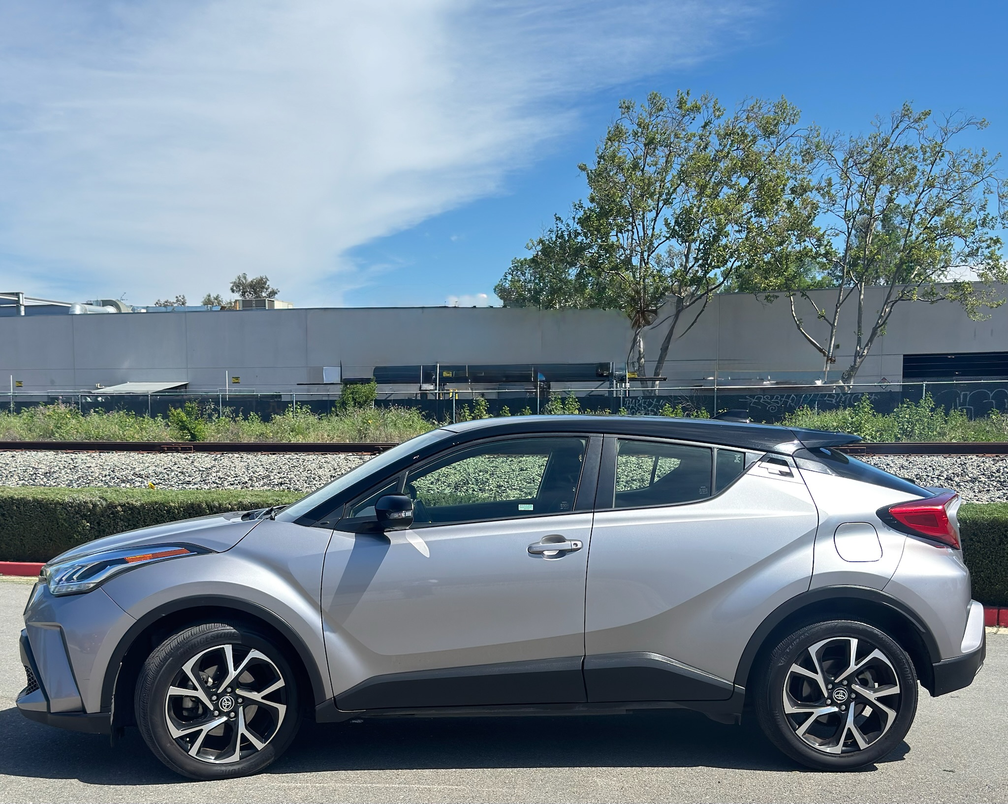 Used 2020 Toyota C-HR XLE FWD image 2