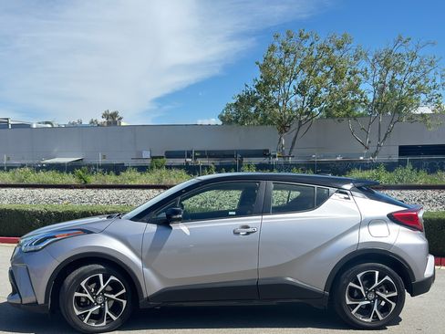 Used 2020 Toyota C-HR XLE image 2