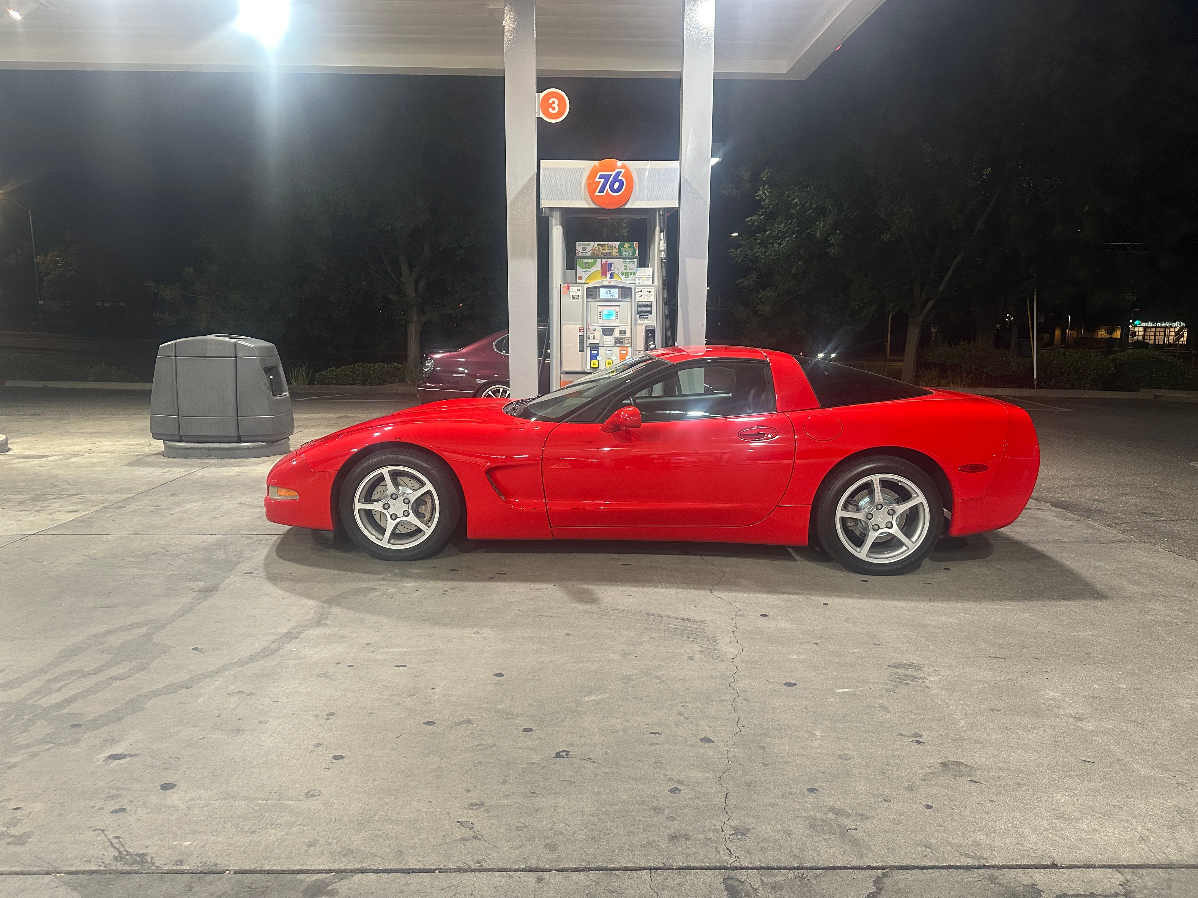 Used 2000 Chevrolet Corvette Coupe w/ Memory Pkg RWD image 5