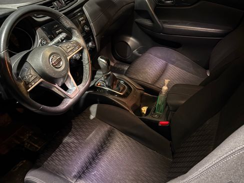 Used 2017 Nissan Rogue SV image 25