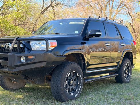 Used 2012 Toyota 4Runner SR5 w/ Convenience Pkg image 2