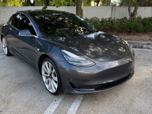Used 2018 Tesla Model 3 Performance image 2