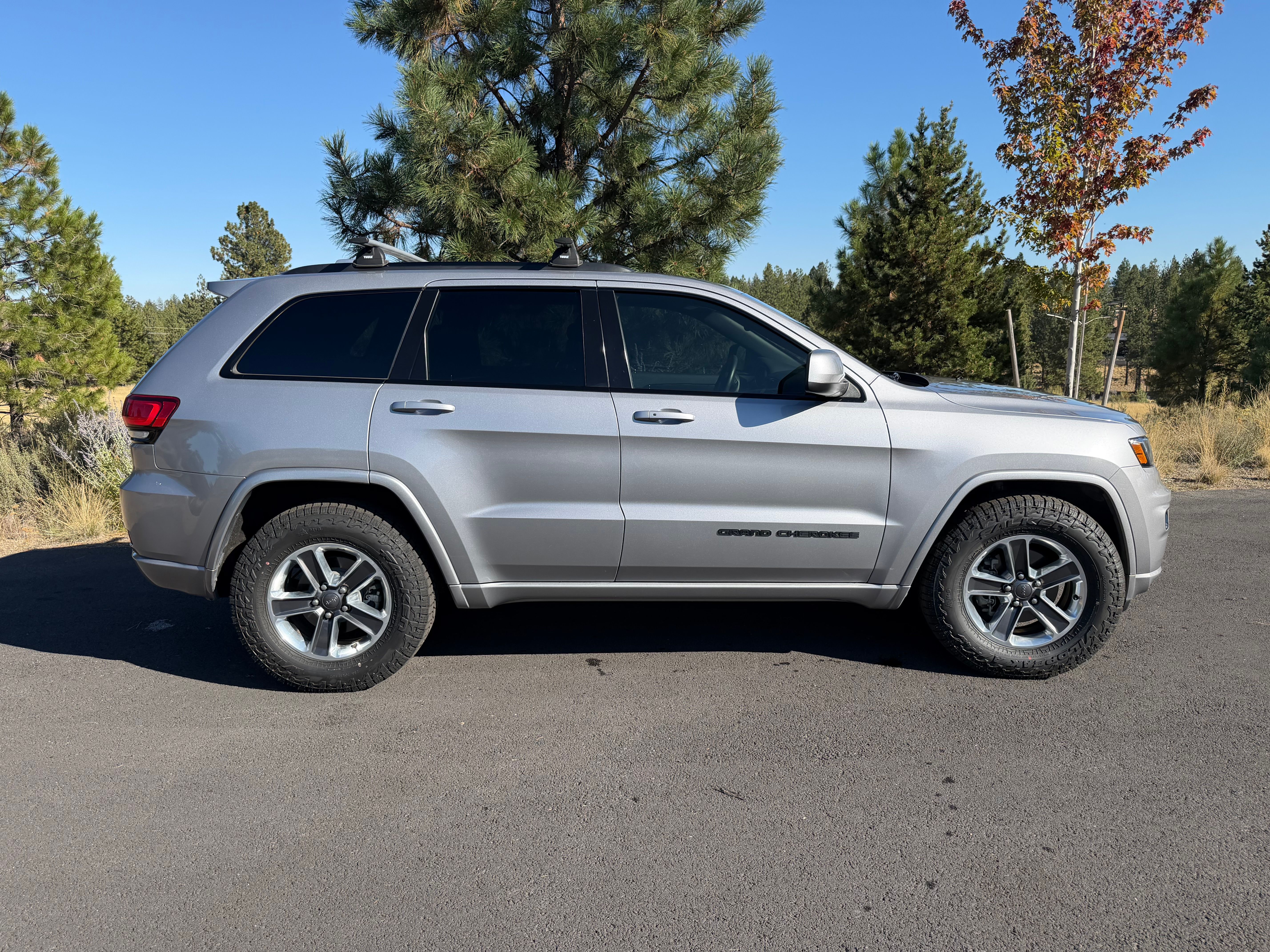Used 2019 Jeep Grand Cherokee Altitude AWD/4WD image 4