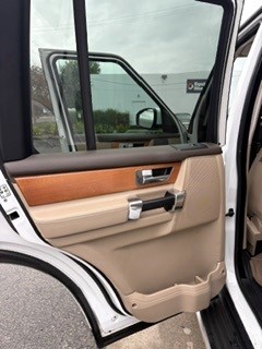 Used 2015 Land Rover LR4 HSE AWD/4WD image 12