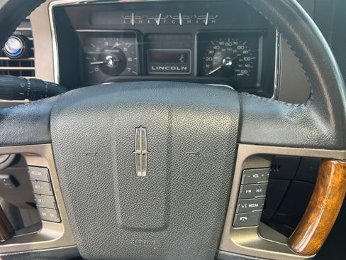 Used 2012 Lincoln Navigator L 4WD image 8