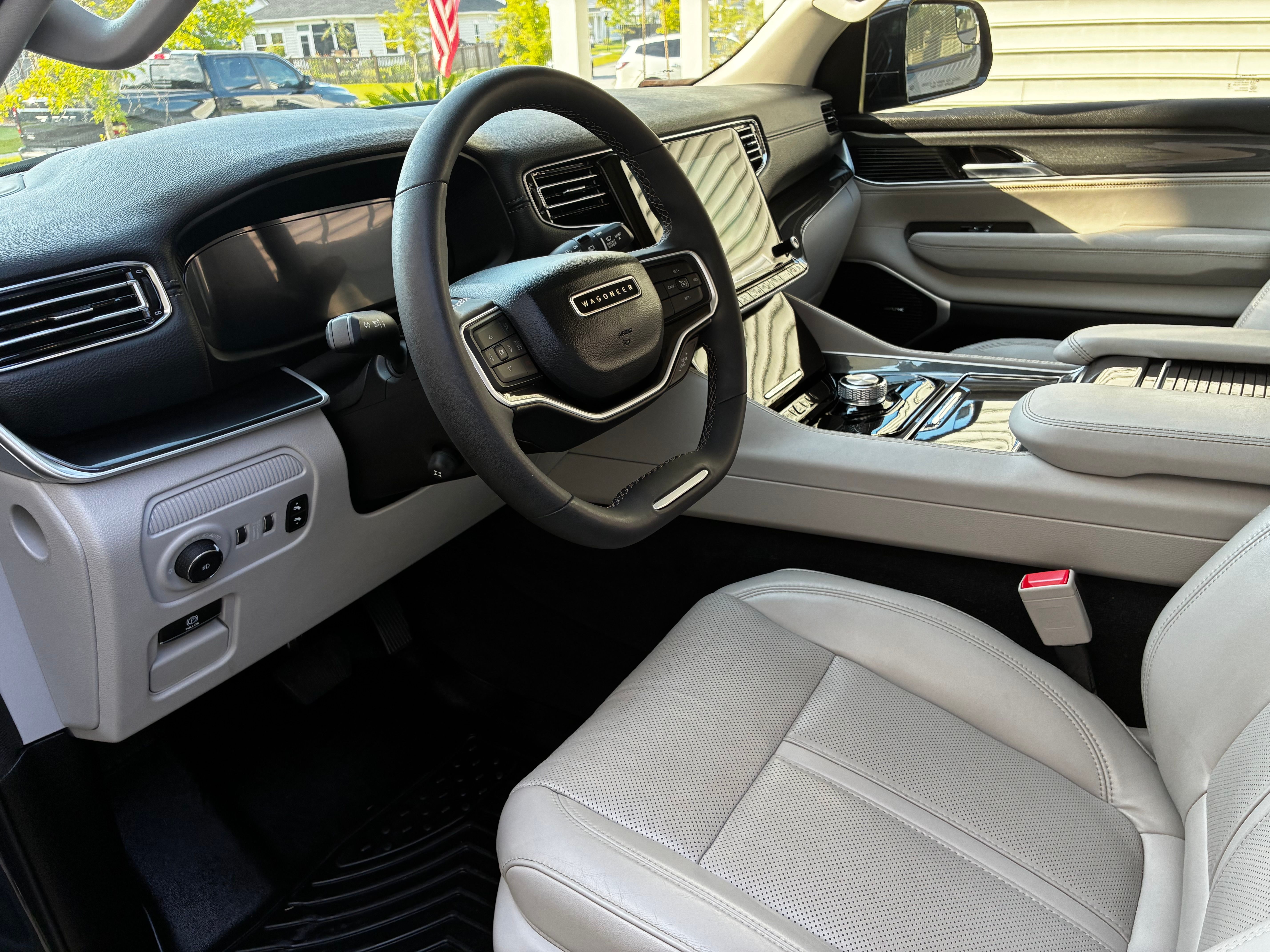 Used 2023 Jeep Wagoneer 2WD w/ Premium Group I image 10