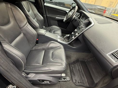 Used 2016 Volvo XC60 T6 R-Design Platinum w/ Climate Package image 5
