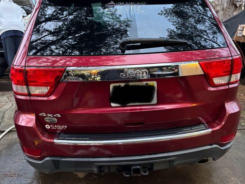 Used 2013 Jeep Grand Cherokee Overland image 2