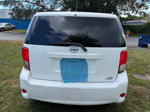 Used 2011 Scion xB FWD image 6