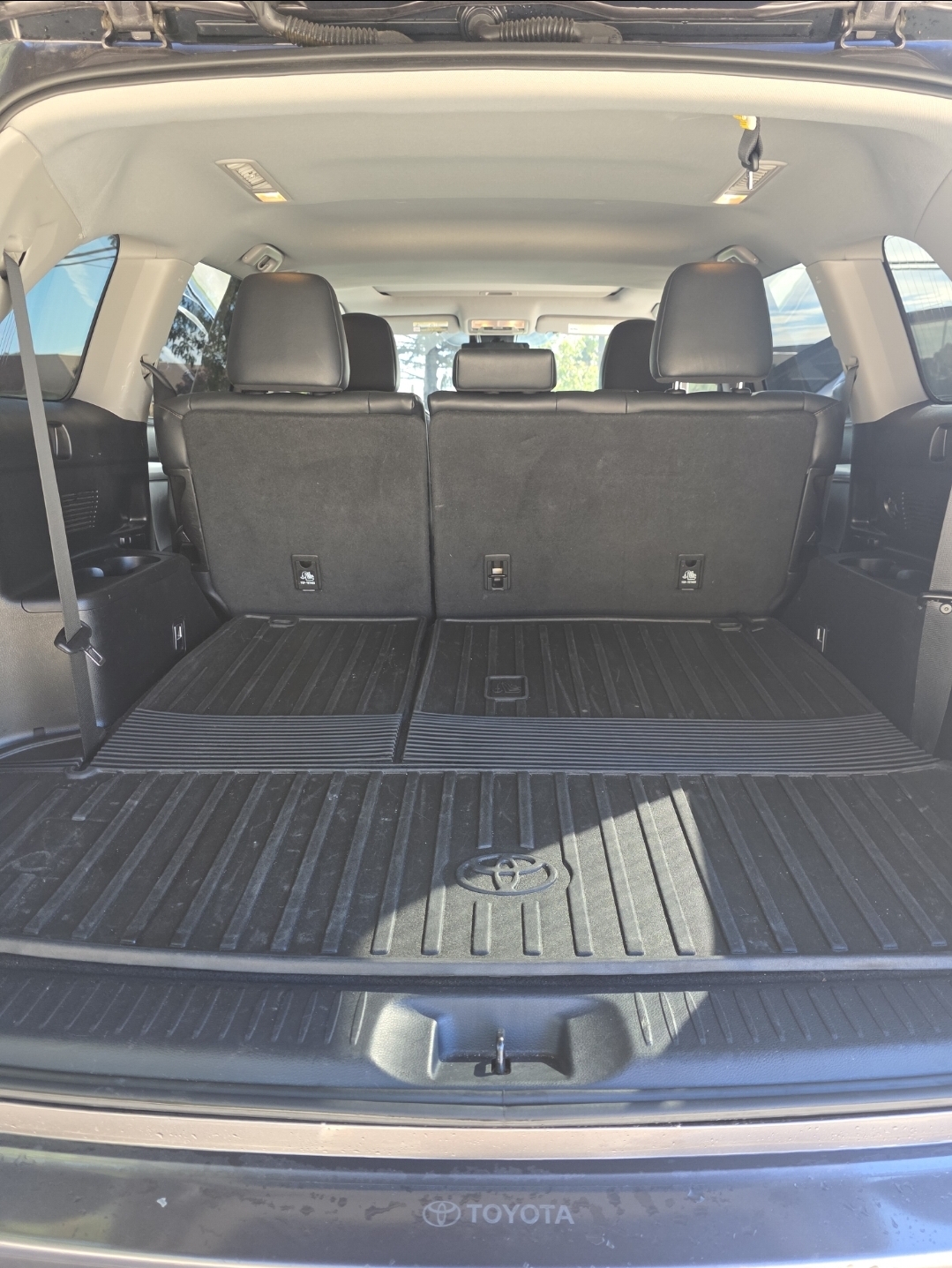 Used 2019 Toyota Highlander XLE AWD/4WD image 4