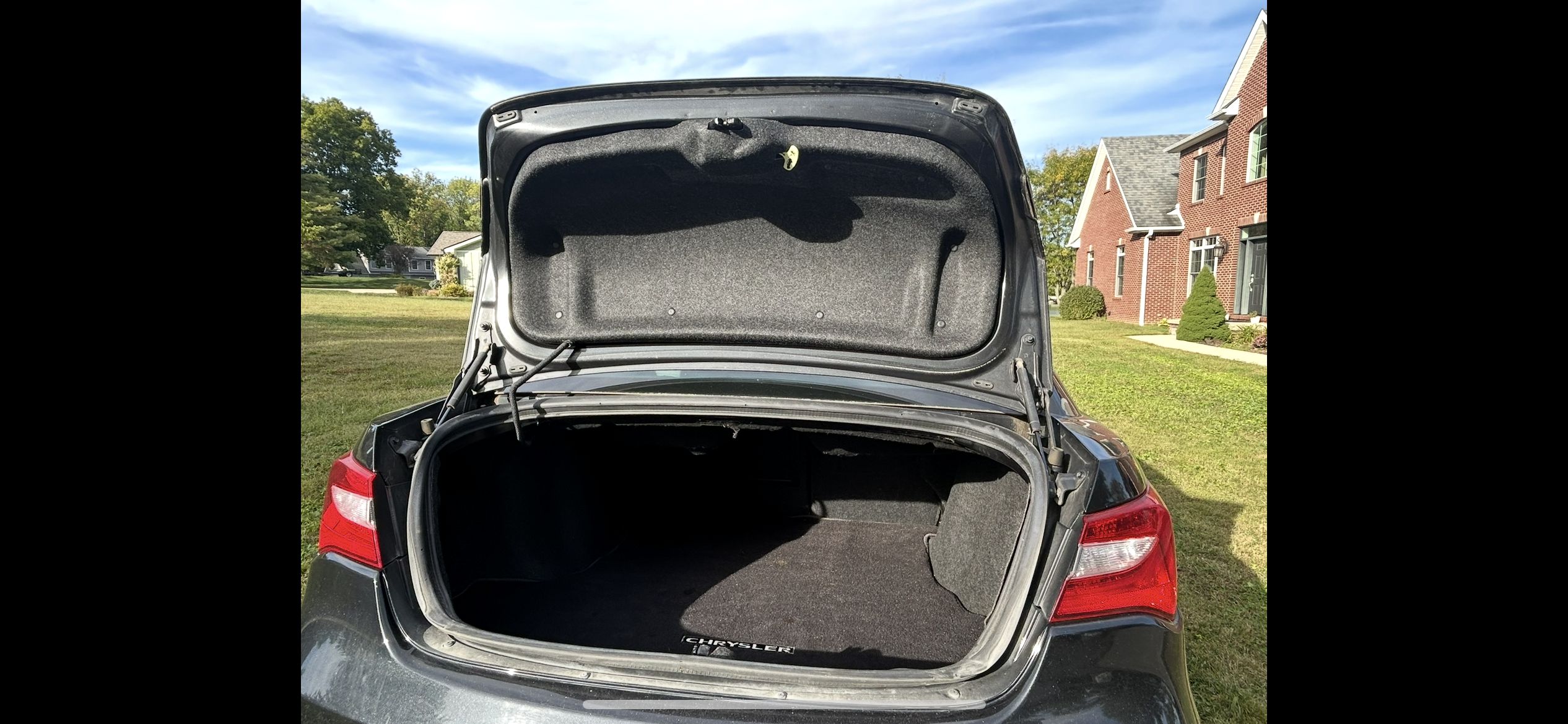 Used 2011 Chrysler 200 Limited FWD image 11
