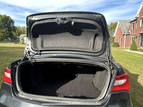 Used 2011 Chrysler 200 Limited FWD image 11