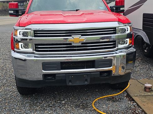 Used 2018 Chevrolet Silverado 2500 LT image 2